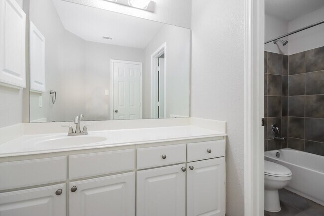 Building Photo - 5222 Rio Dr