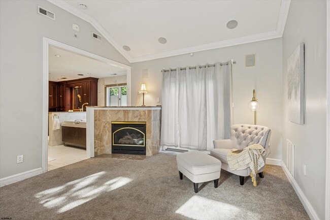 Building Photo - 2 Woodstock Dr