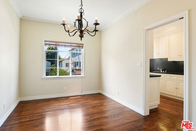 Building Photo - 151 S Rodeo Dr