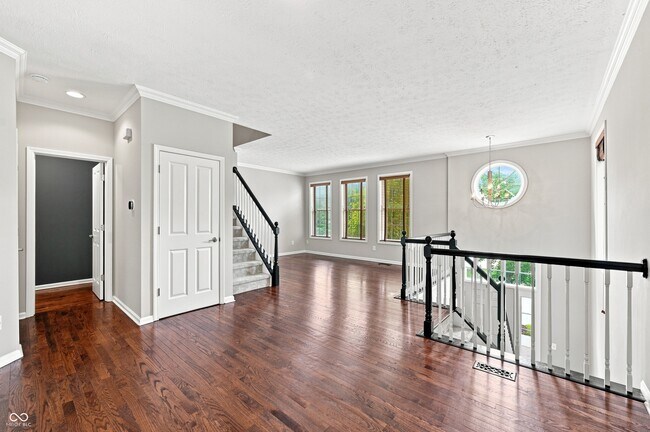 Building Photo - 353 Autumn Dr