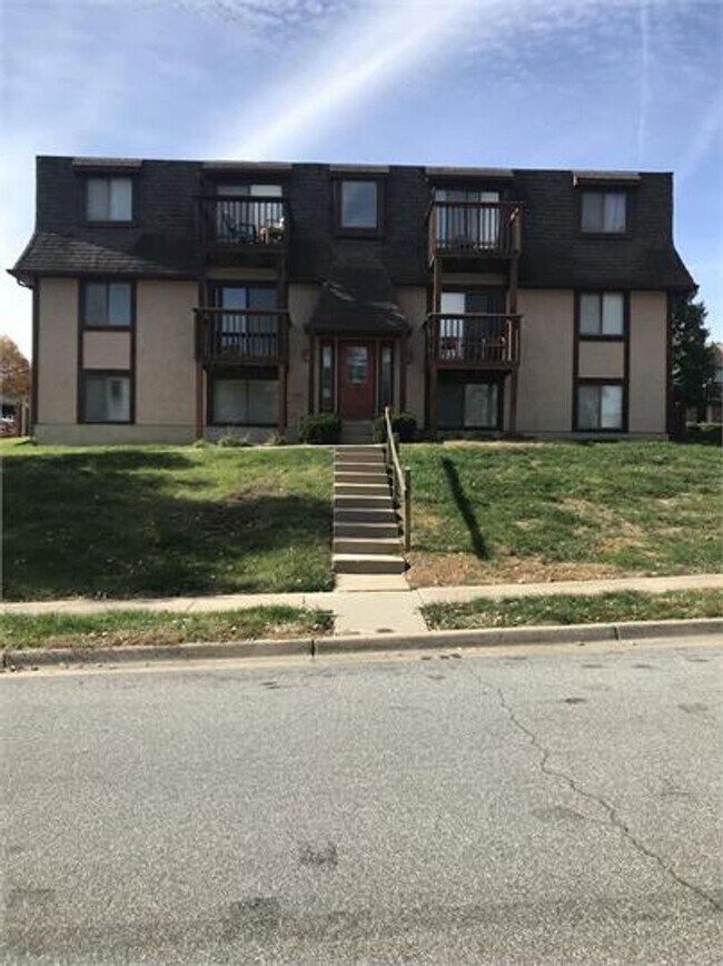 Building Photo - 940 N 2nd St