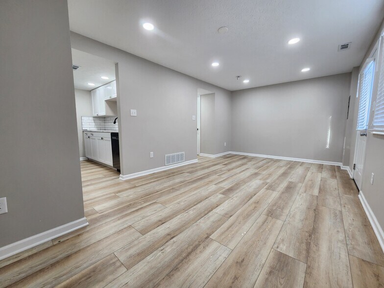 Building Photo - 7497 Stonetrail Way