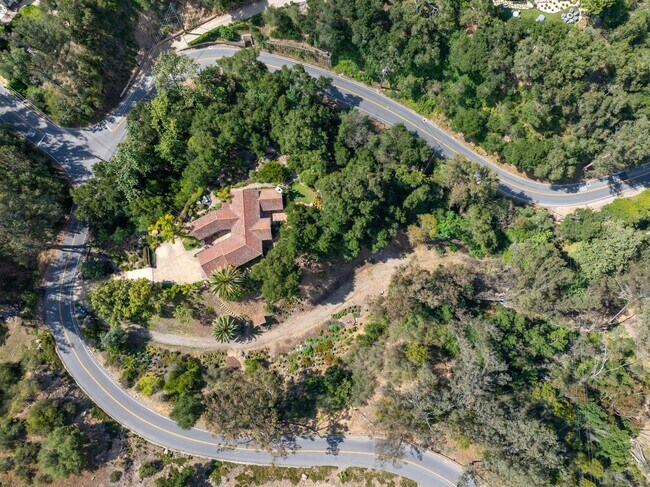 Building Photo - 655 Coyote Rd