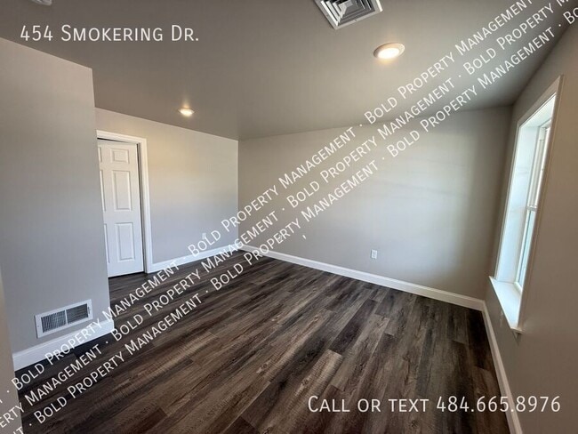 Building Photo - 454 Smokering Dr