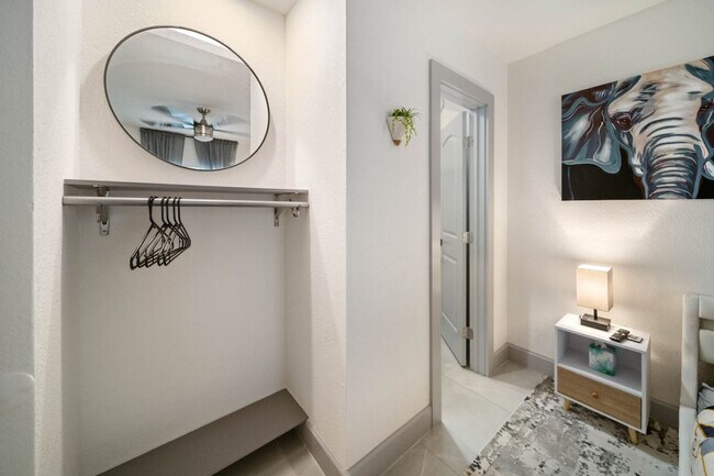 Building Photo - 847 NE 16th Ave