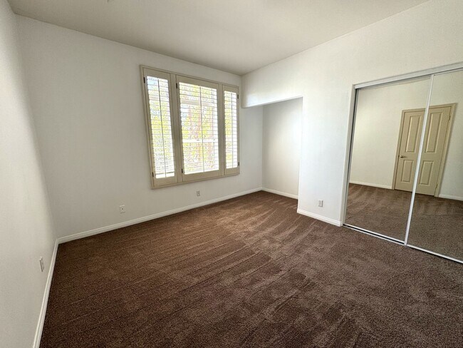 Building Photo - Beautiful 3Bd/2.5Ba Spacious Home in Tustin!