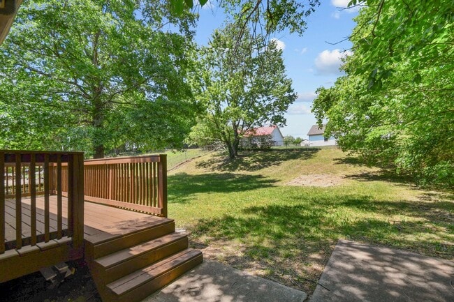 Building Photo - Pet Friendly Three Bedroom!