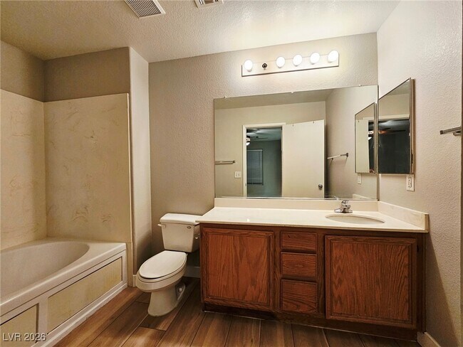 Building Photo - 3924 Sweet Pine St