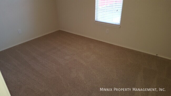 Building Photo - 1002 Osh Kosh Ave. (FS)-
