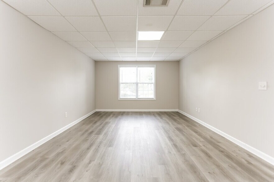 Building Photo - 7823 Cambridge Dr