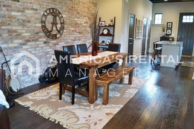 Building Photo - DEPOSIT PENDING! Beautiful Loft Style Town...