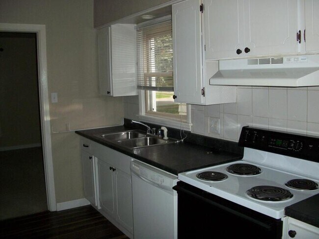 Building Photo - 1558 ANDERSON