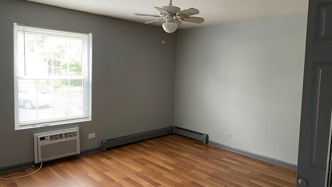 Building Photo - 8720 S Roberts Rd