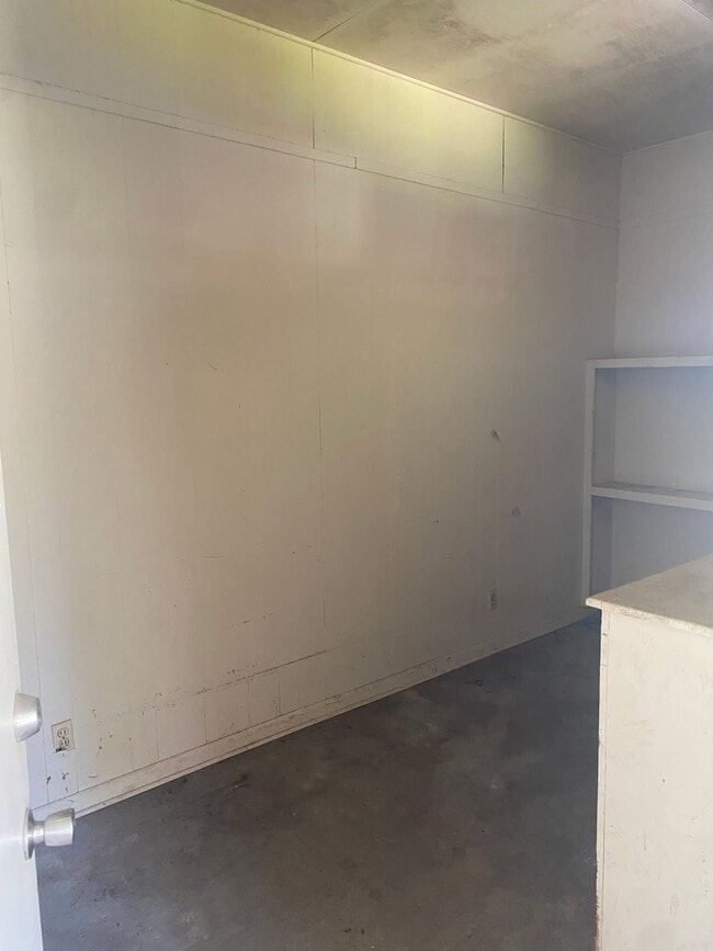Building Photo - 1638 Par Rd 1-190-8