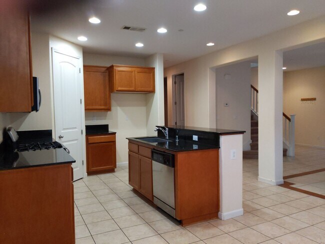 Building Photo - 769 Embassy Cir