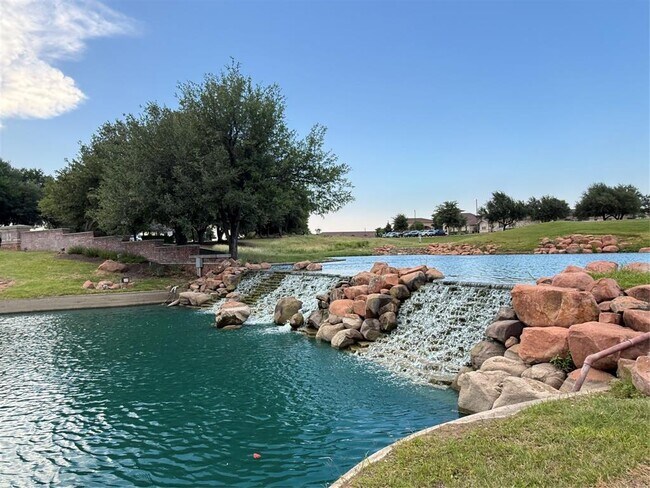 Building Photo - 4025 Meadow Bluff Way