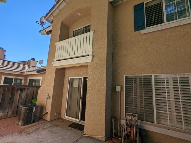 Building Photo - You will love this beautiful townhouse near Victoria Gardens!