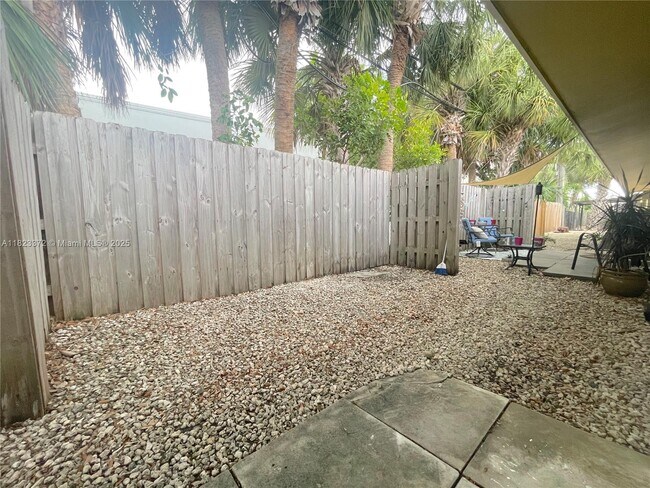 Building Photo - 2809 Middle River Dr