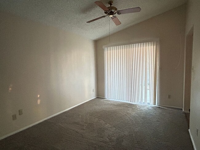 Building Photo - NO HOA- **NEW INTERIOR PAINT AND NEW FLOOR...
