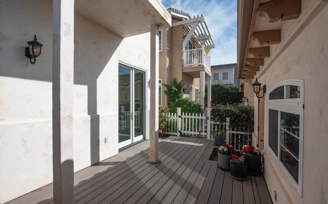 Building Photo - Oceanside Gem with ocean view and a 5-Minute Walk to the Beach/Pier