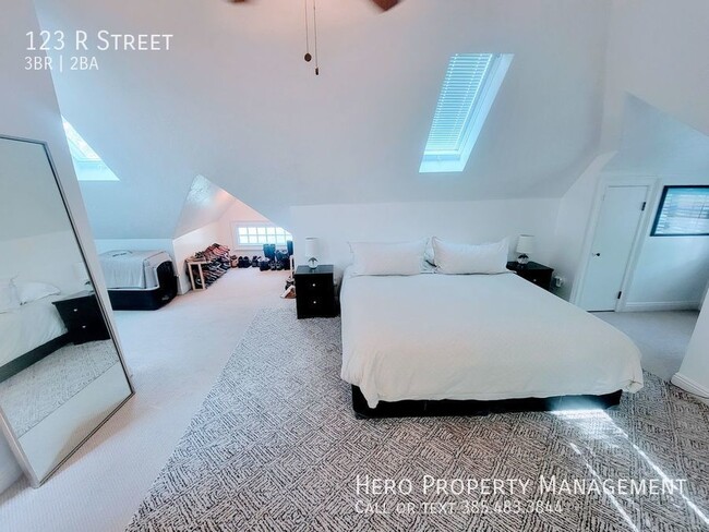 Building Photo - Extremely Desirable Stunning Avenues Home!!!