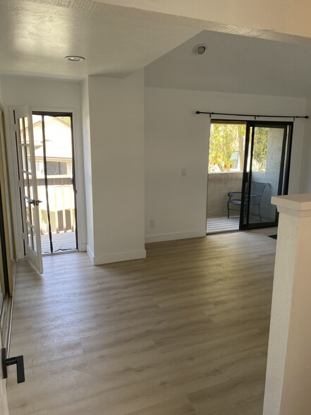 Building Photo - 2742 Ariane Dr