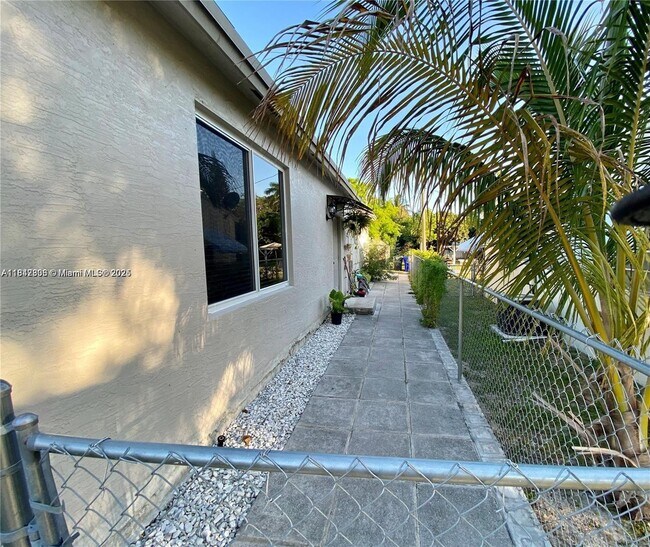 Building Photo - 2700 Fillmore St