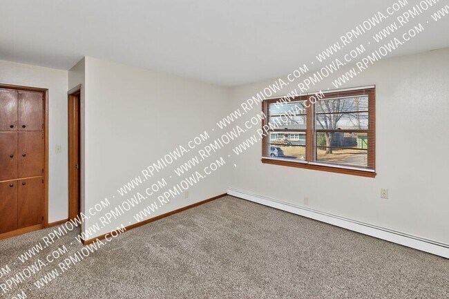 Building Photo - 312 E 5th St