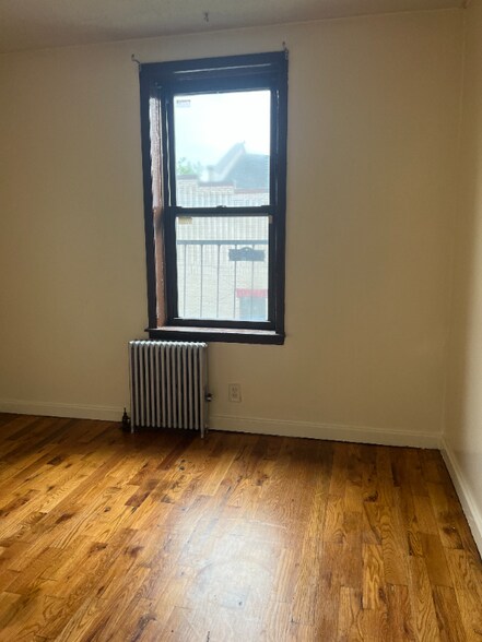 Building Photo - 31 Orient Ave