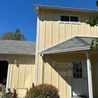 Building Photo - 715 SW Laurel St