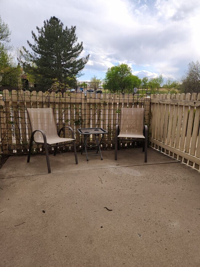 Building Photo - Wonderful townhome unit in Arvada! MOVE IN READY!!