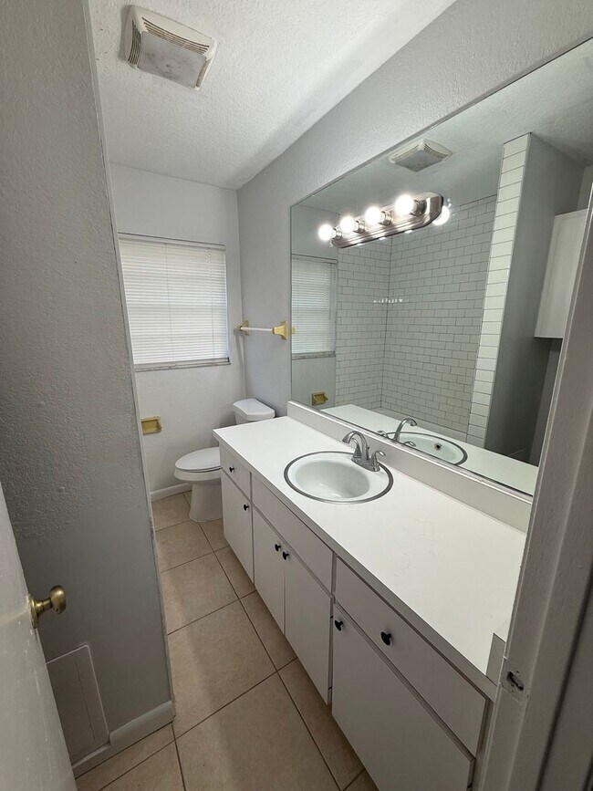 Building Photo - 2512 51st Ave Terrace W