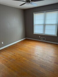 Building Photo - 4211 E 61st St