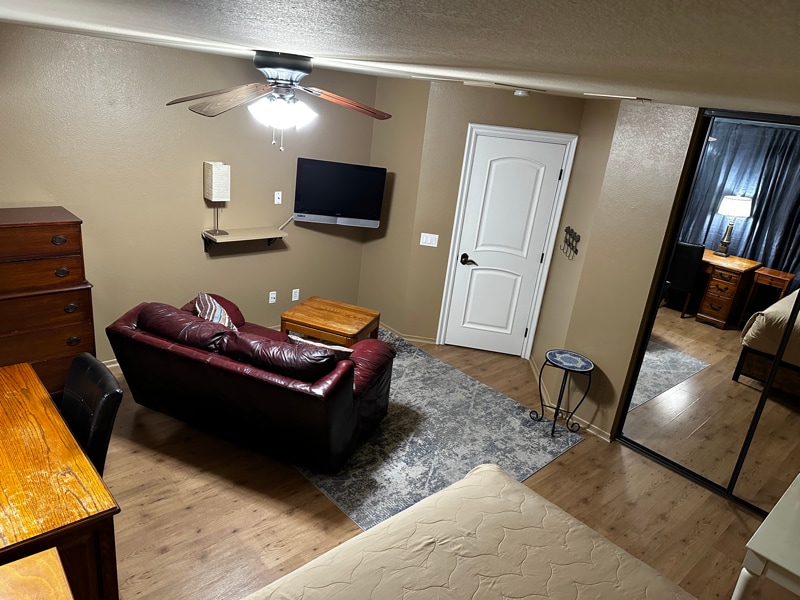 Building Photo - 494 Nicolas Rd