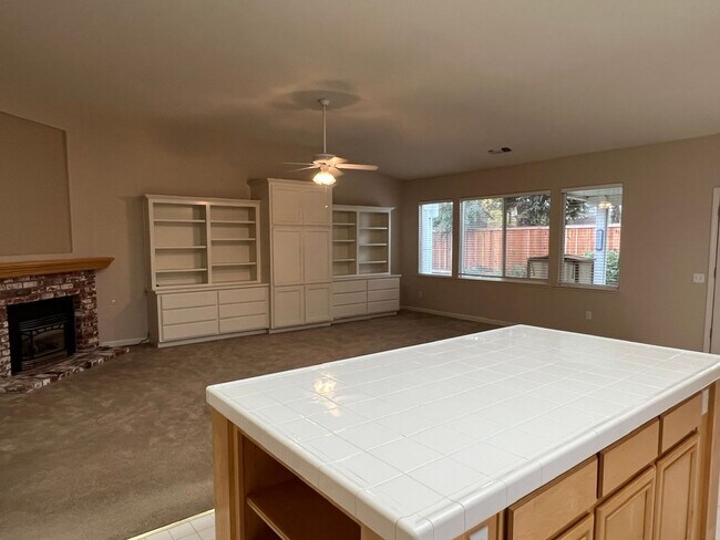 Building Photo - 4 bedrooms with 3 car garage in Rose Lane ...