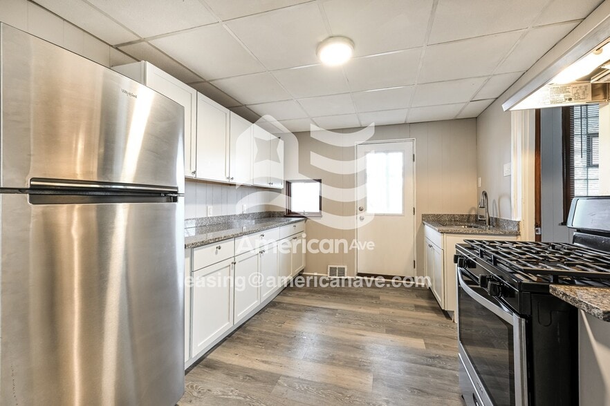 Building Photo - 726 Grandview Ave