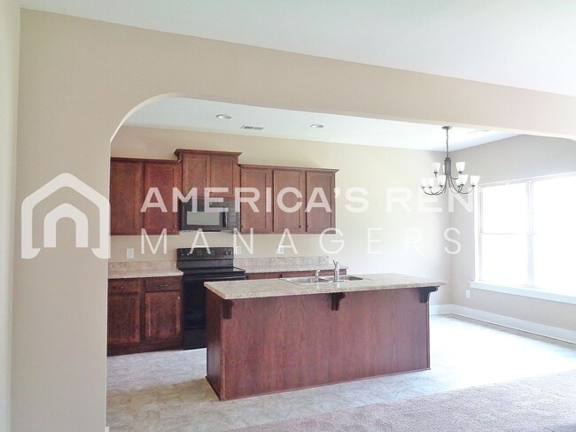 Building Photo - Home in Tuscaloosa..... Available to View Now!!!