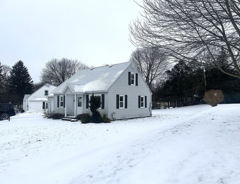 Building Photo - 3 Wills Dr