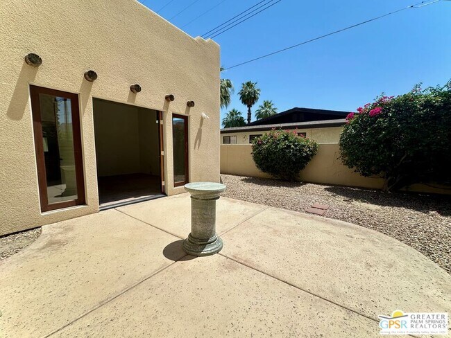 Building Photo - 51220 Avenida Velasco