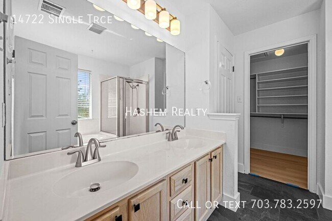 Building Photo - 14722 Single Trce