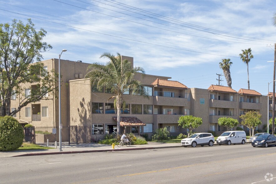 Sherman West Apartments 19050 Sherman Way Reseda CA 91335 Apartment Finder