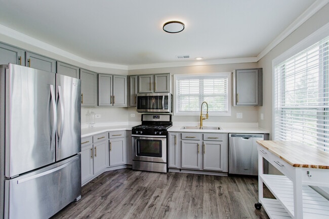 Building Photo - 313 Sheffield Dr