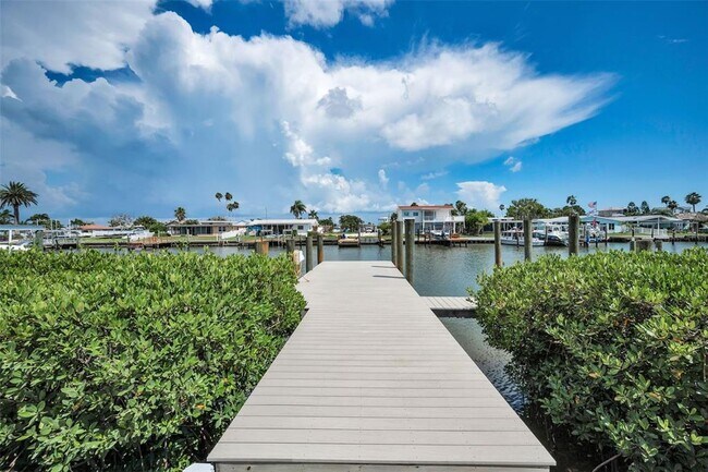 Building Photo - 17727 Long Point Dr