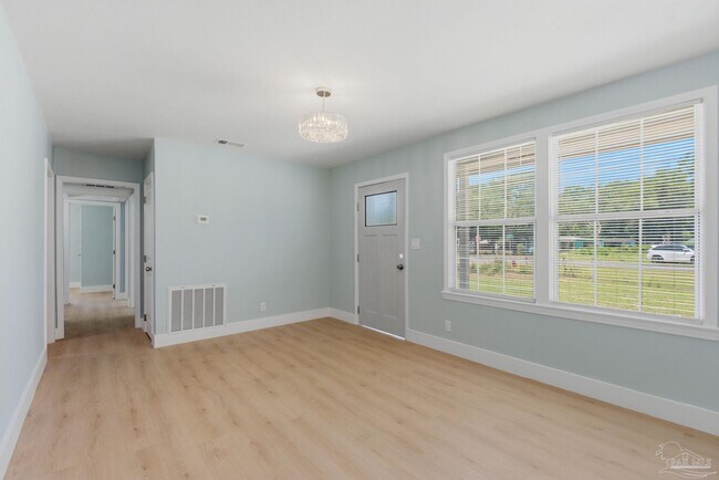 Building Photo - 525 Pelham Rd