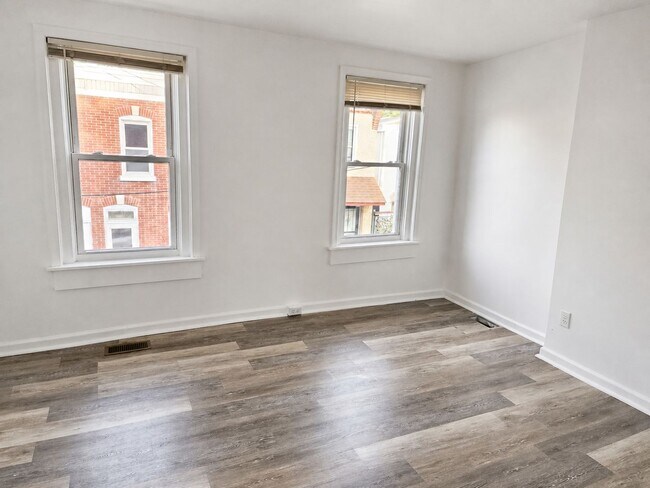 Building Photo - 302 Porter St