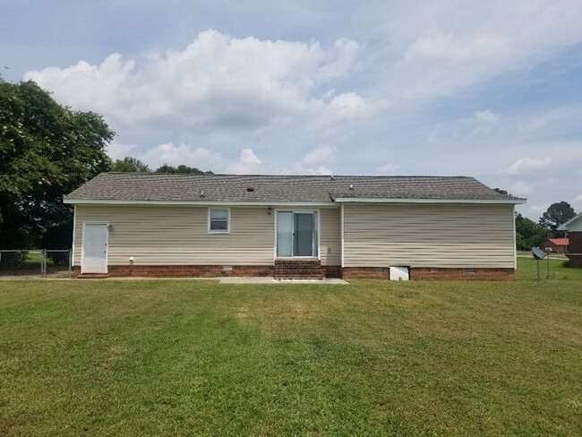 Building Photo - 112 Kelly Ct