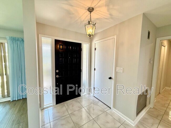 Building Photo - 14903 Imperial Point Dr N