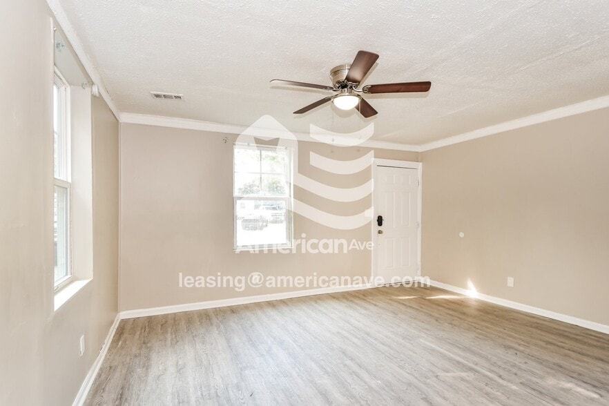 Building Photo - 7030 Sprott St