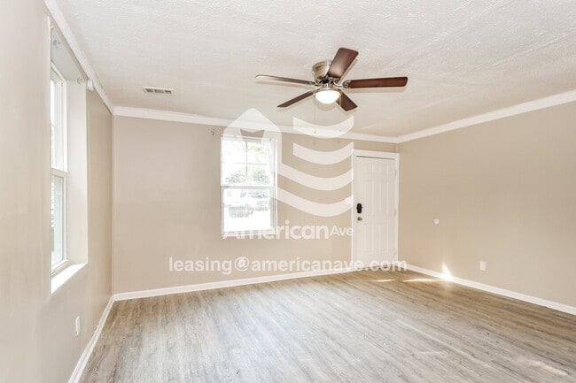Building Photo - 7030 Sprott St