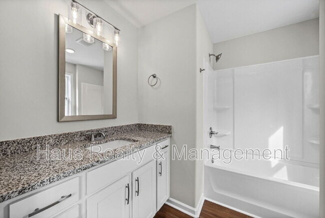 Building Photo - 839 Cumberland Dr